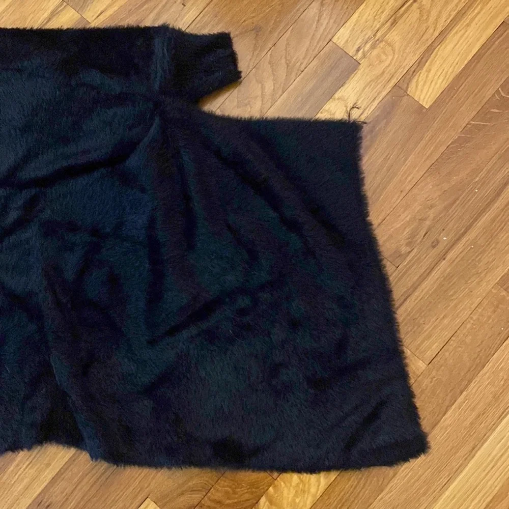 NWT Alex Max Women’s Black Fuzzy Shrug OS